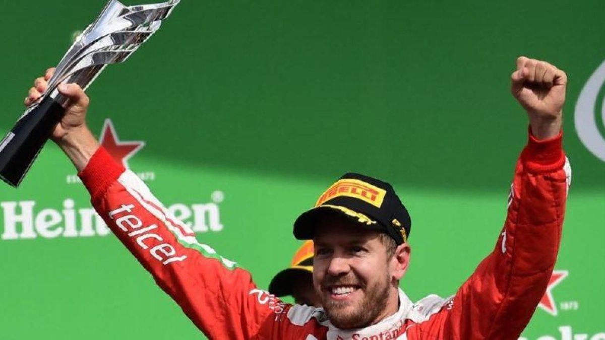 Sebastian Vettel, en el podio de México.-PEDRO PARDO