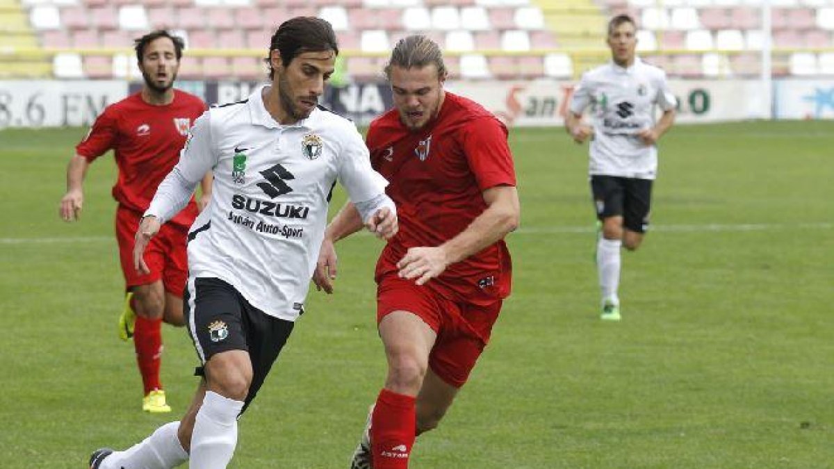 Andrés volverá a ser titular en el carril diestro de la defensa.-SANTI OTERO