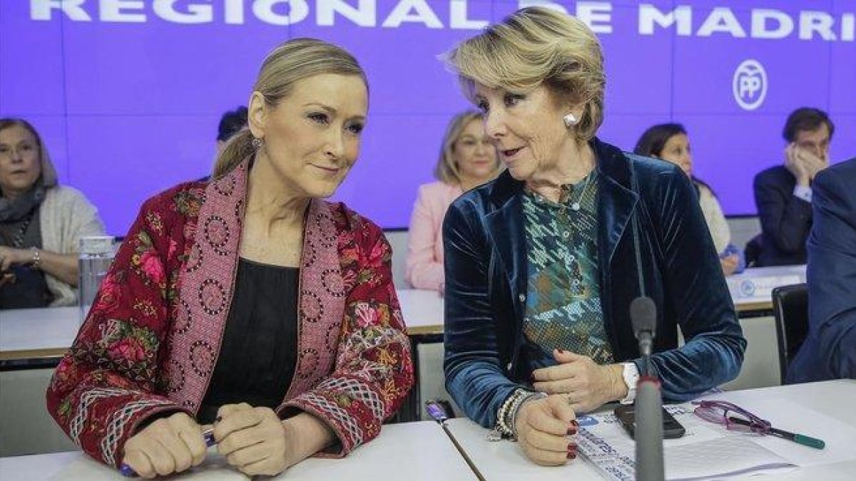 Esperanza Aguirre y Cristina Cifuentes.-