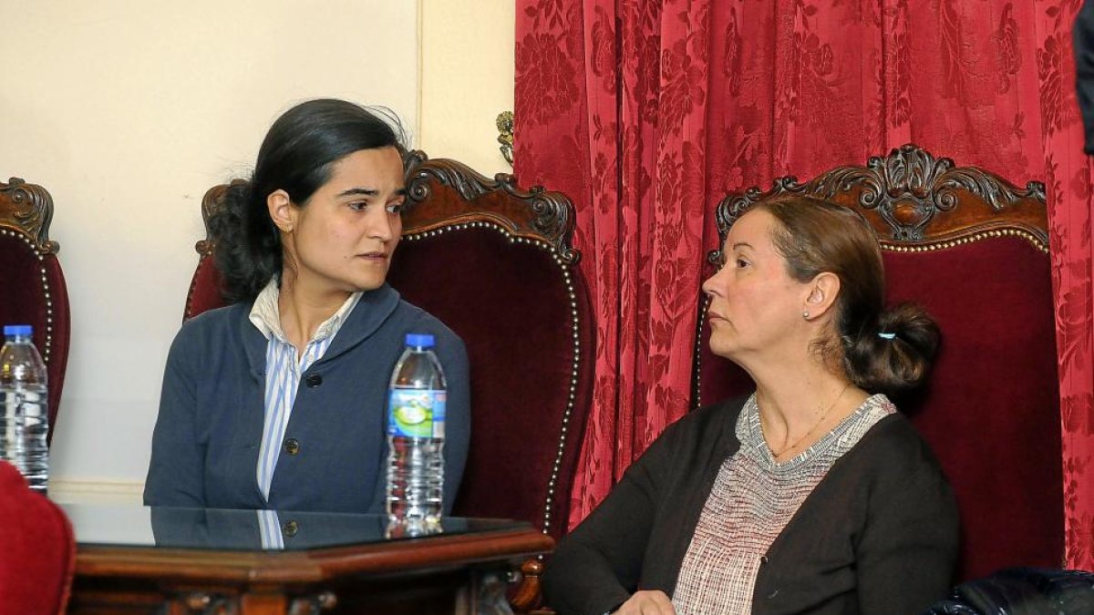 Montserrat y Triana durante el juicio por el asesinato de Isabel Carrasco.-EL MUNDO