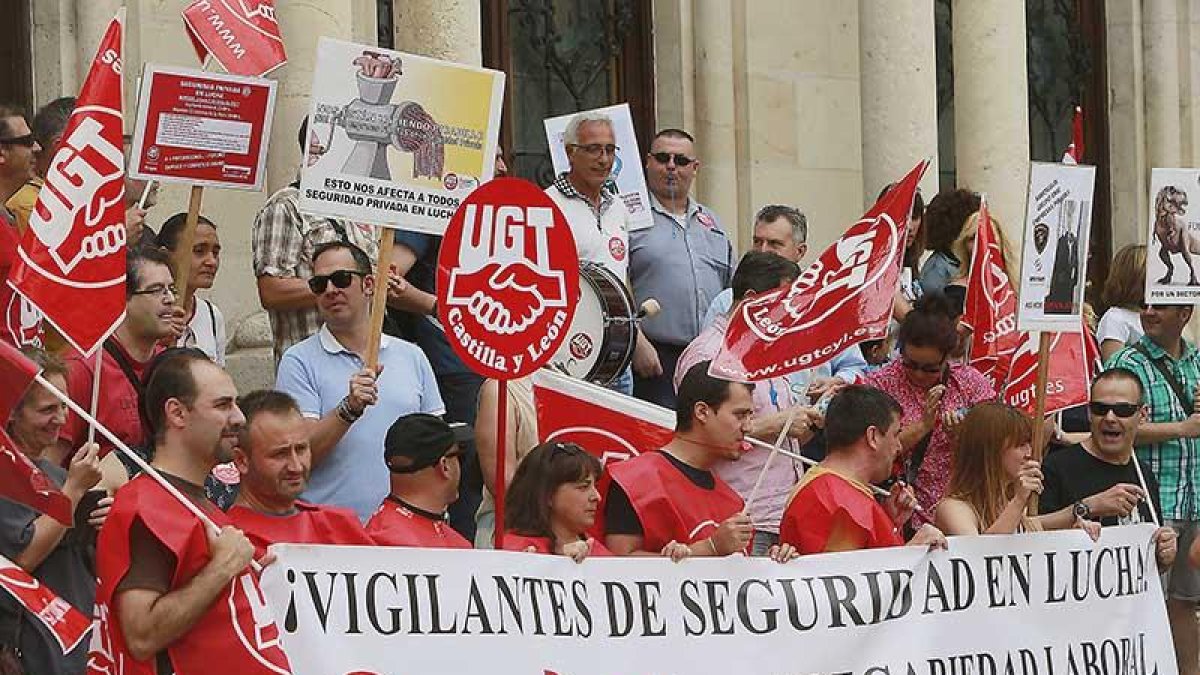 Imagen de la concentración celebrada ayer frente al palacio de Capitanía.-RAÚL G. OCHOA