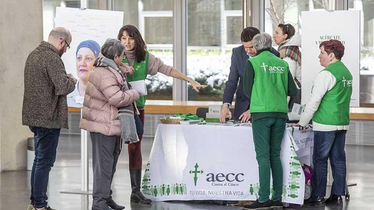 La asociación organiza jornadas de captación en el Hospital Universitario.-SANTI OTERO