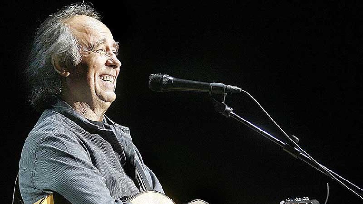 Joan Manuel Serrat vuelve a actuar a orillas del Arlanzón nueve años después de su anterior concierto, en junio de 2009.-Israel L. Murillo