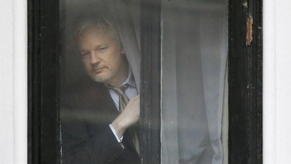 Julian Assange, en la Embajada de Ecuador en Londres.-KIRSTY WIGGLESWORTH