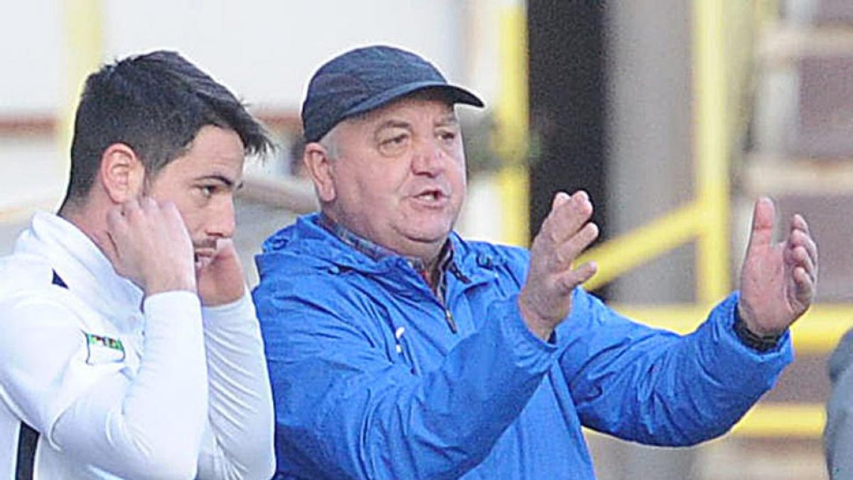 Mandiola da instrucciones a Ramiro en un choque en El Plantío-I. L. Murillo