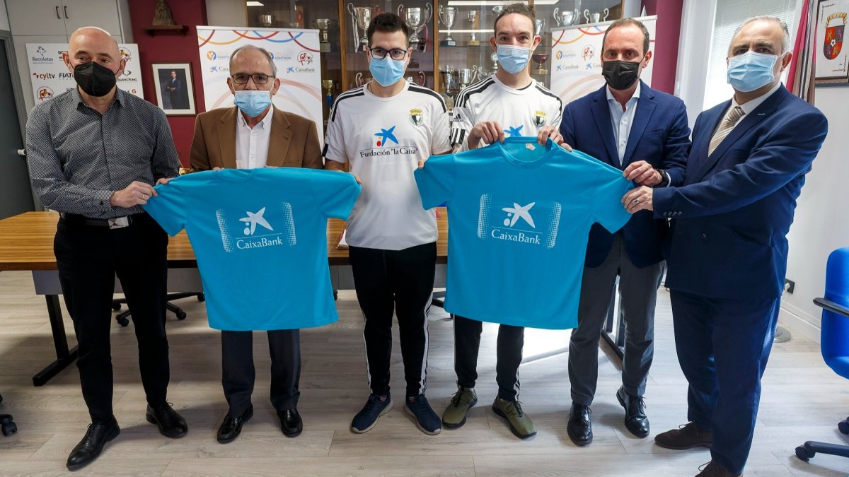 Los organizadores y una representación del Burgos CF participaron en la presentación del evento. SANTI OTERO