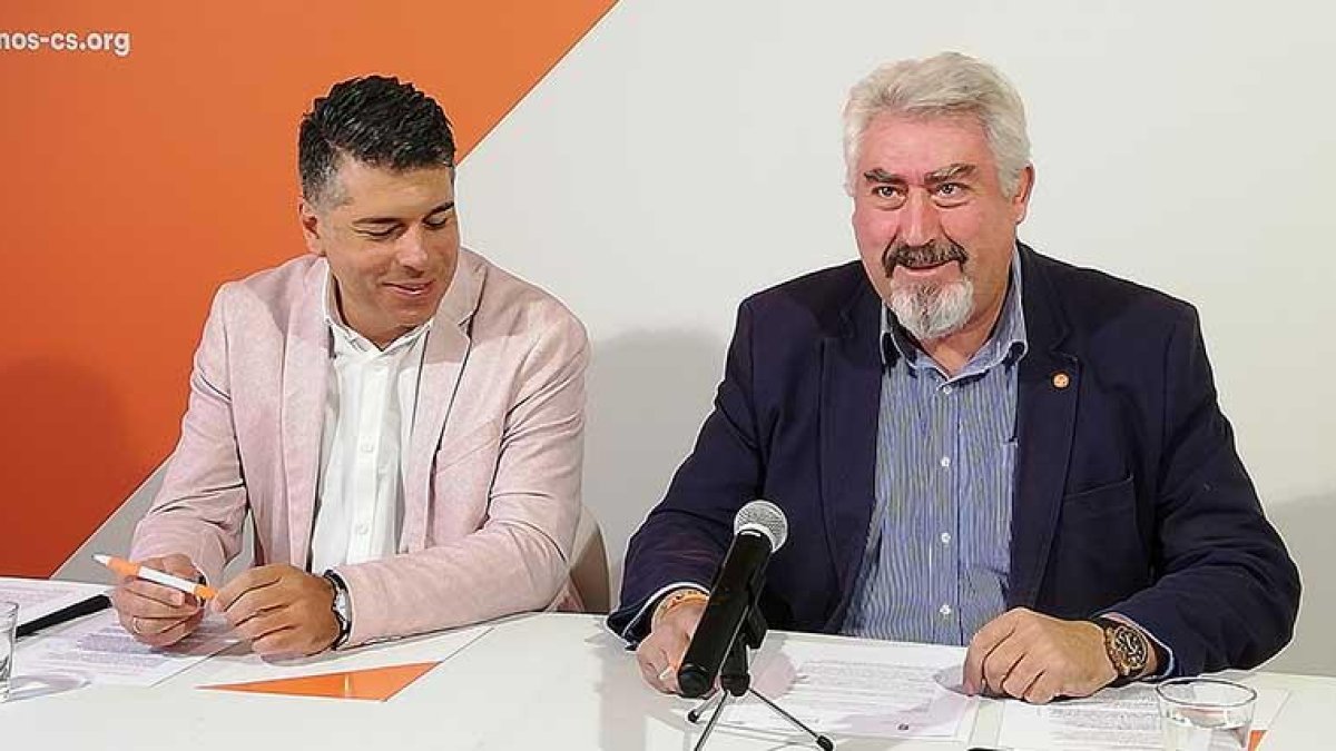 Vicente Marañón y José Ignacio Delgado durante su comparecencia de ayer en la sede del partido.-D.S.M.