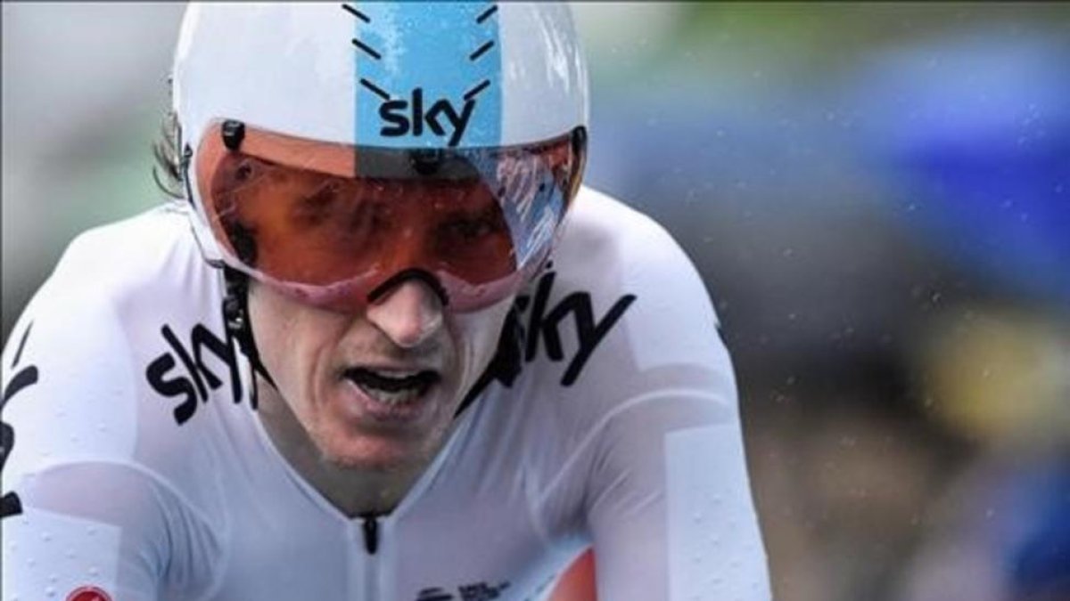 El detalle de las burbujas del buzo Body Paint 4.0 del Sky, en el cuerpo de Geraint Thomas, ganador de la crono inaugural-JEFF PACHOUD