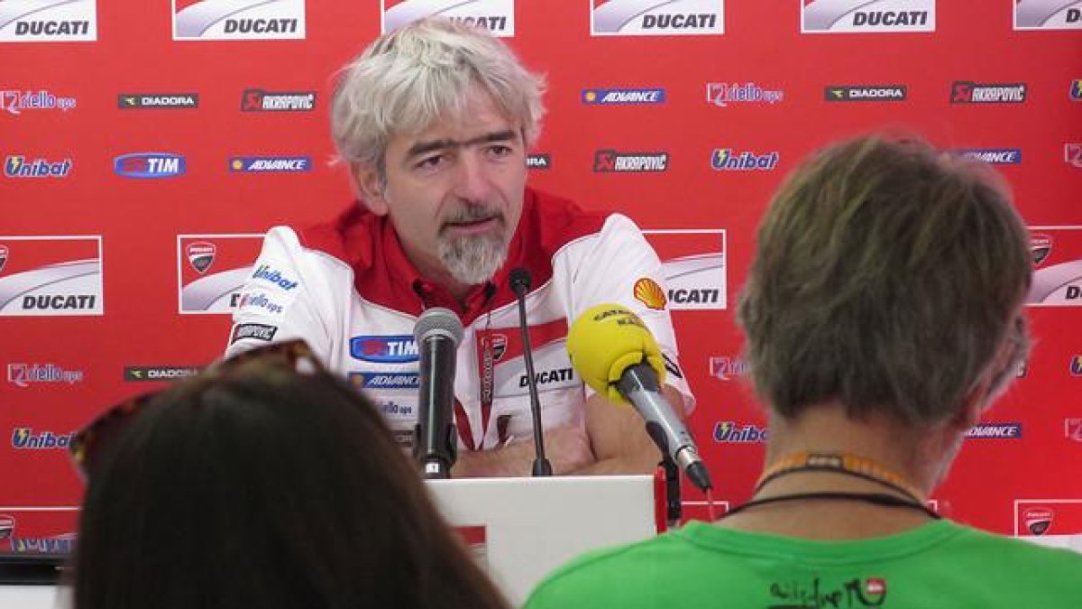 El ingeniero Luigi 'Gigi' Dall'Igna, de Ducati, durante la rueda de prensa.-EMILIO PÉREZ DE ROZAS
