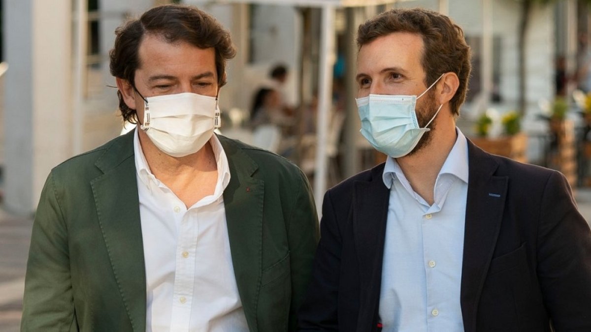 Alfonso Fernández Mañueco y Pablo Casado, en una imagen de archivo. ICAL