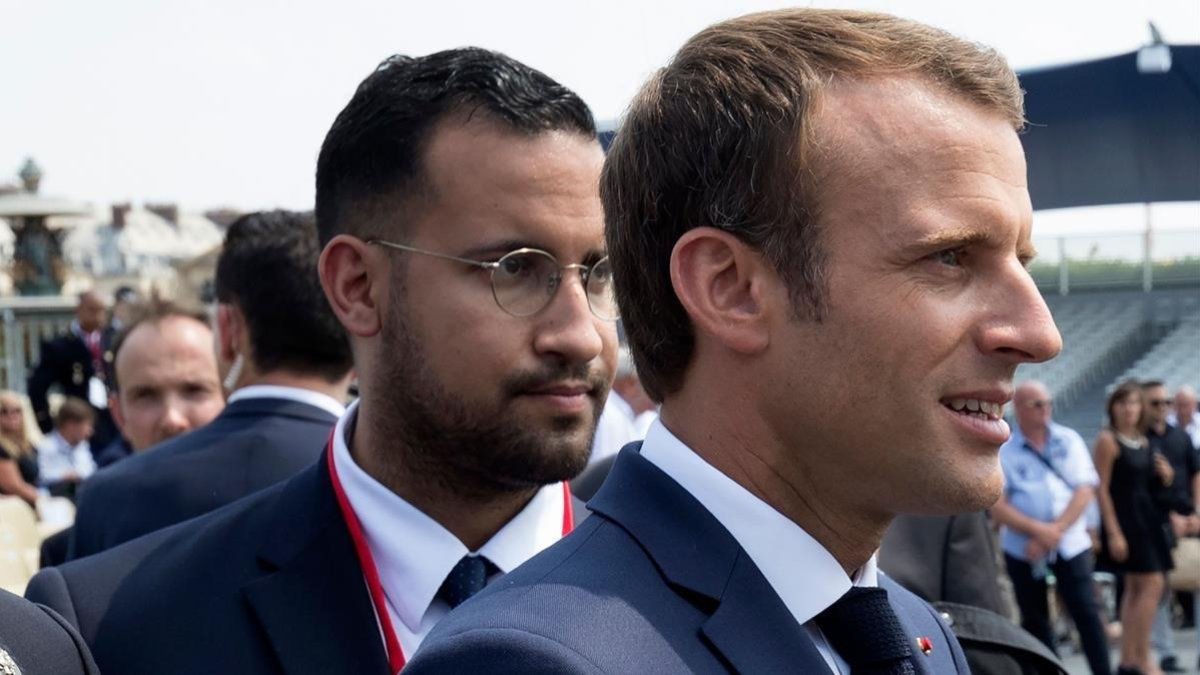 Benalia junto a Macron-PHILIPPE WOJAZER