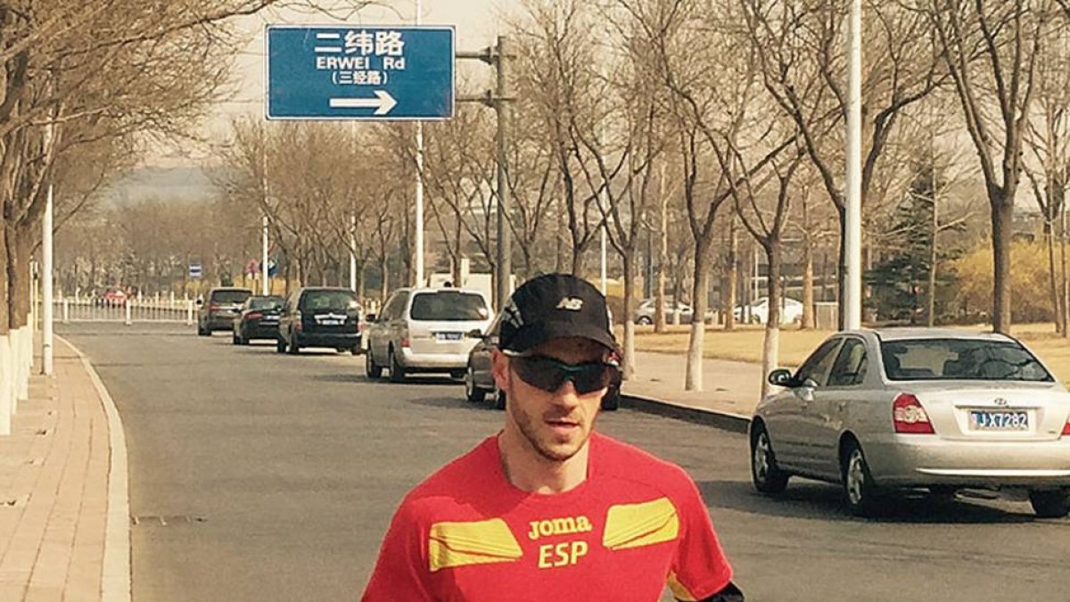 Javier Abad, durante el periodo de aclimatación previo a la disputa de la carrera.-ECB