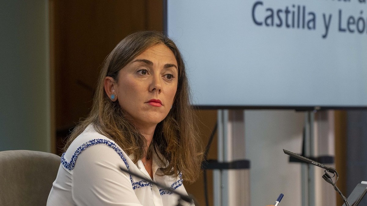 El consejero de Econom?a y Hacienda y portavoz, Carlos Fern?ndez Carriedo, y la consejera de Movilidad y Transformaci?n Digital, Mar?a Gonz?lez Corral, comparecen en rueda de prensa posterior al Consejo de Gobierno