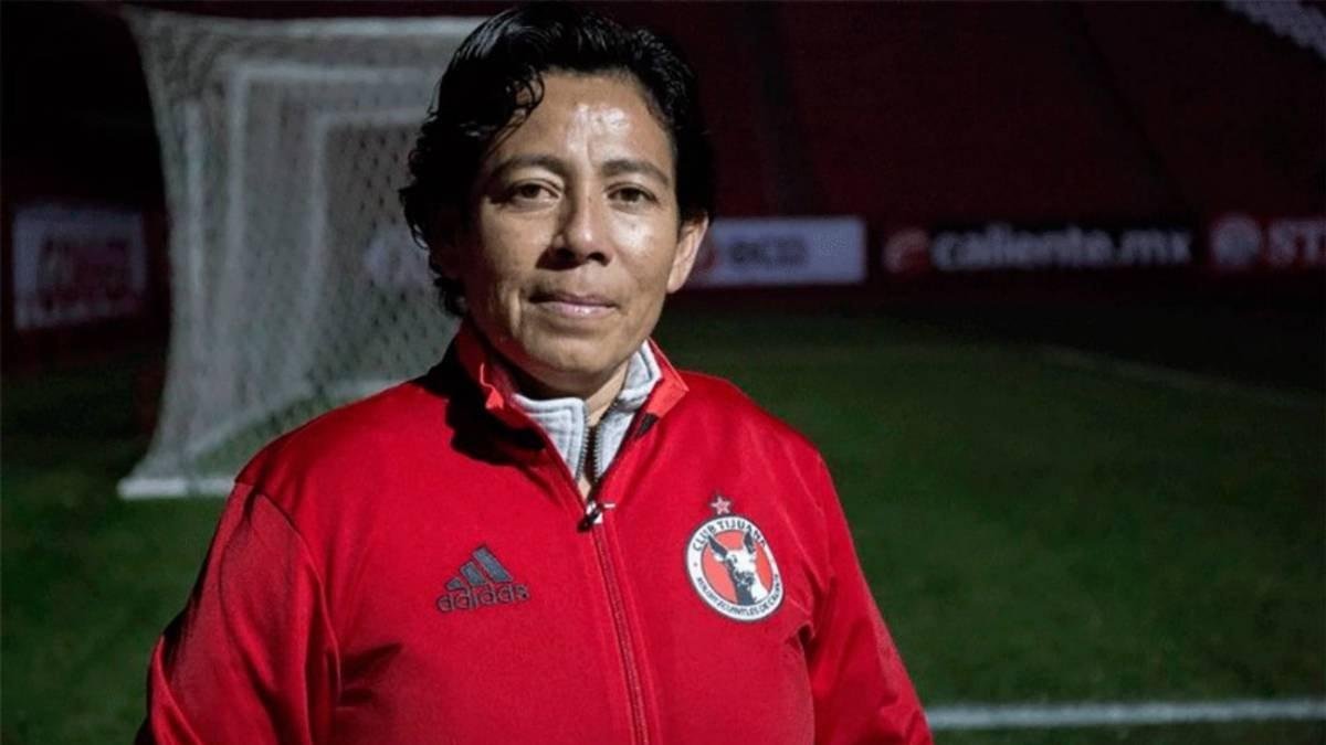 Marbella Ibarra, con el uniforme de los Xolos de Tijuana-