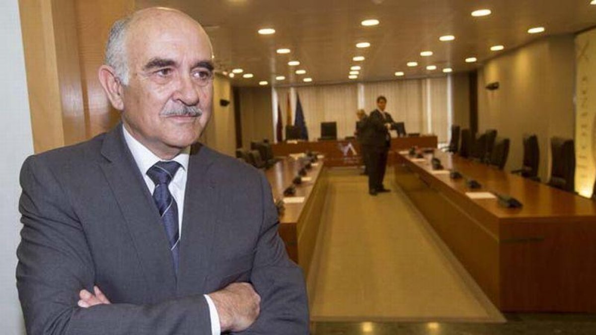 En una carta, asegura que se va por la pasividad de Rajoy ante la corrupción.-ATLAS