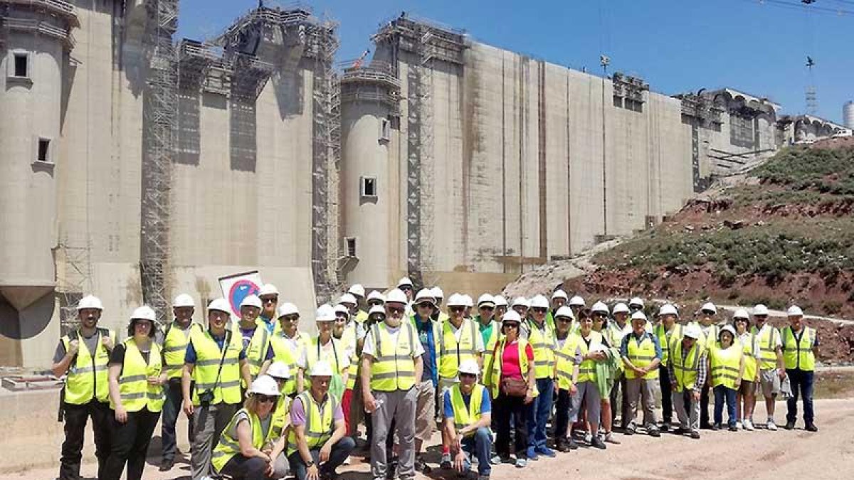 Imagen de una visita a la presa de Castrovido organizada por UBUVerde.-ECB
