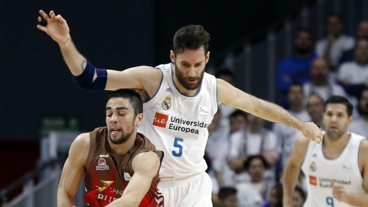 Álex López supera a Rudy Fernández y monta el contragolpe.-ISRAEL L. MURILLO