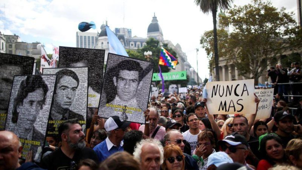 Marchas y protestas en Argentina en aniversario de la dictadura militar.-REUTERS