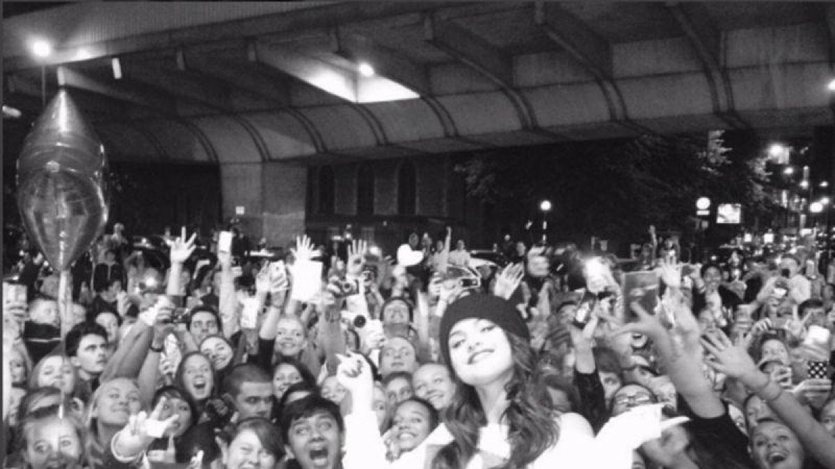 Selena Gómez posa con sus fans para Instagram.-INSTAGRAM