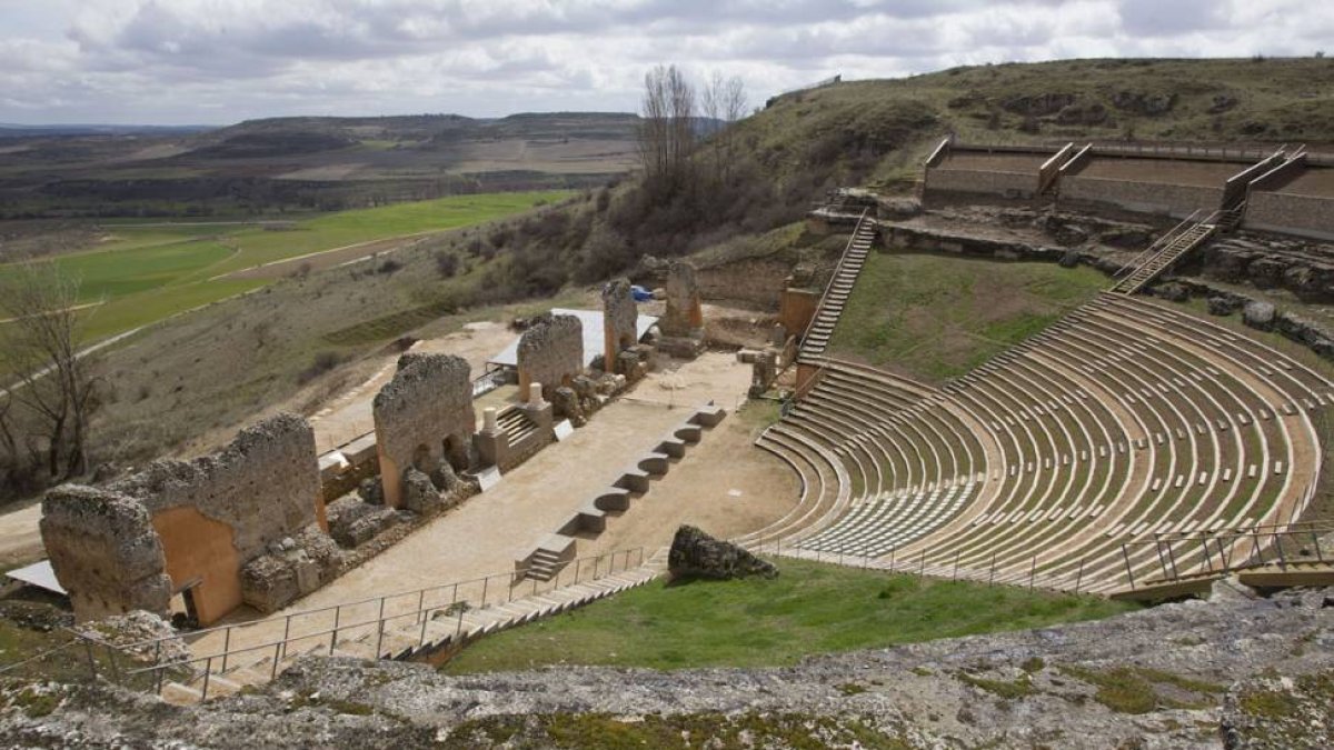 El teatro de Clunia es el escenario de numerosos espectáculos-S. O.