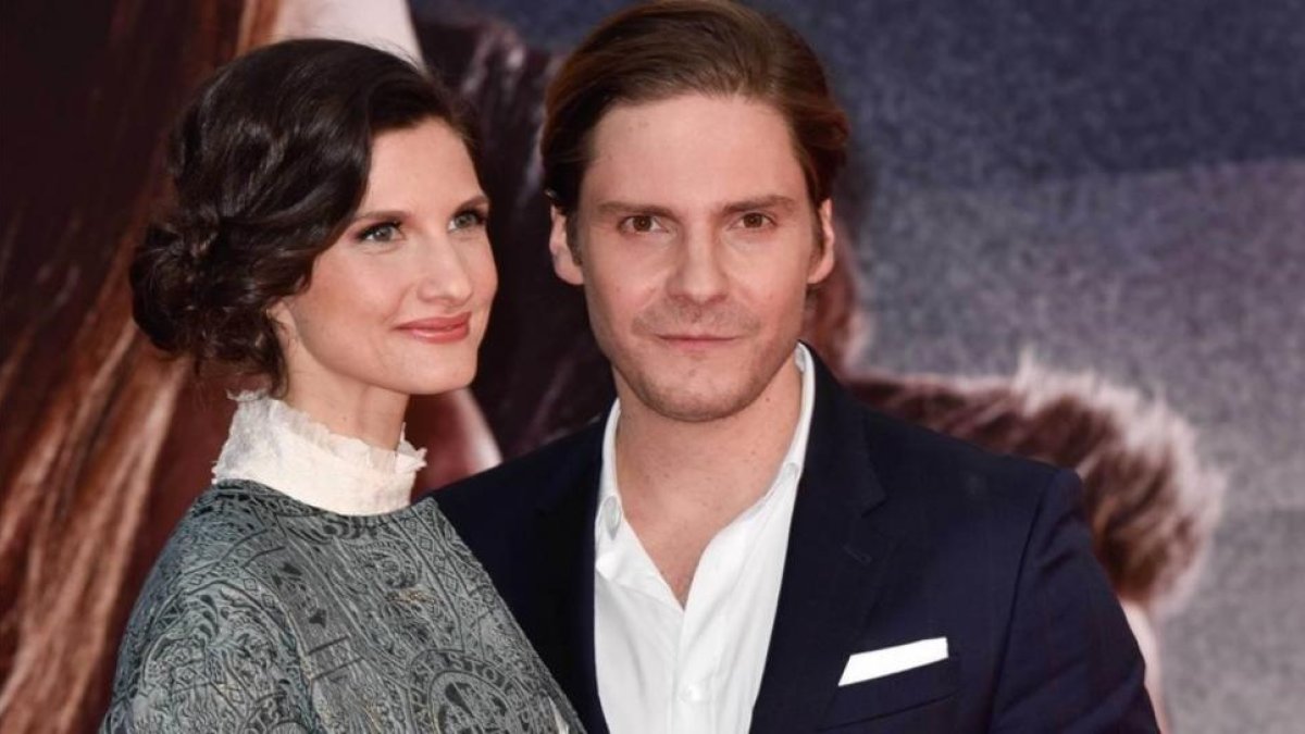Daniel Brühl y Felicitas Rombold, el pasado abril en Berlín.-