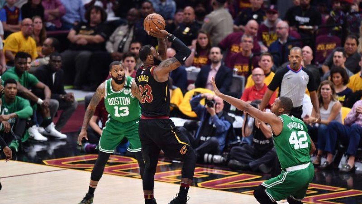 Lebron James, en racha, frente a los Celtics.-JAMIE SABAU (AFP)