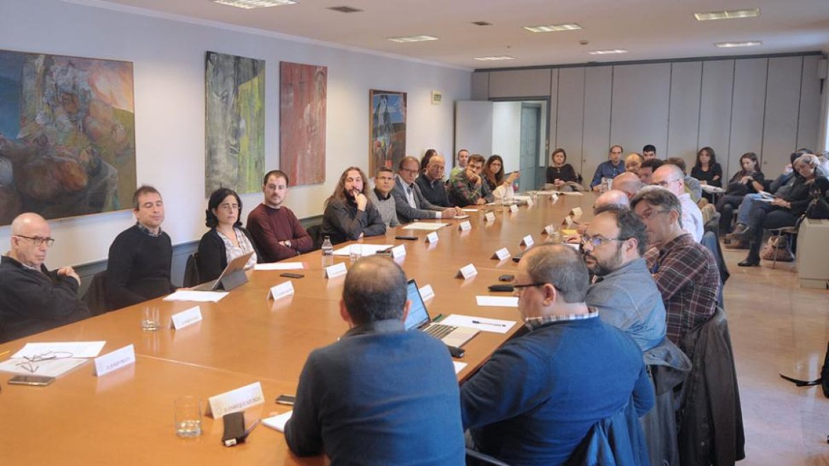 Imagen de la reunión de directores de coro celebrada ayer en Burgos.-ISRAEL L. MURILLO