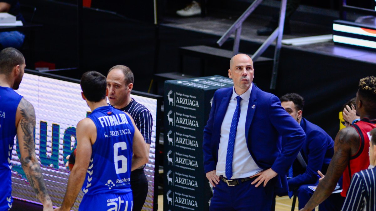 Peñarroya, con gesto serio durante el partido. ACB PHOTO
