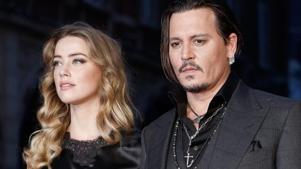 Amber Heard y Johnny Deep.-