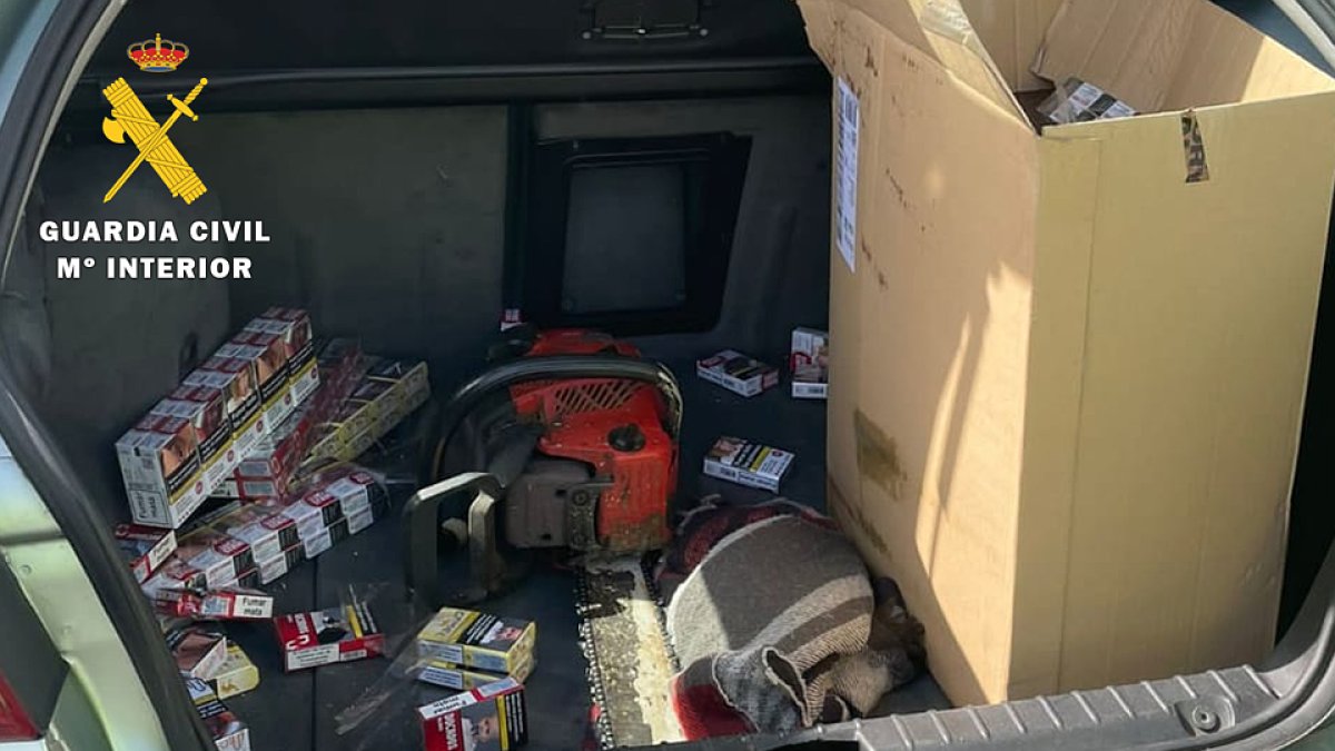 Cajetillas de tabaco incautadas a los detenidos. GUARDIA CIVIL