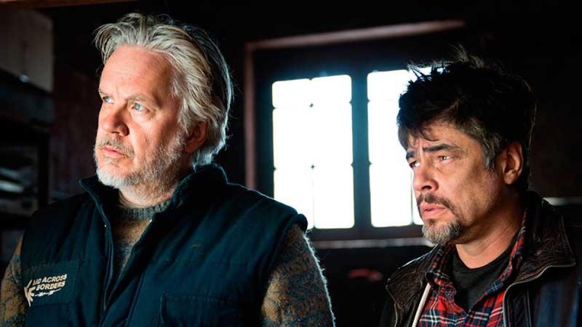 Los actores TimRobbins y Benicio delToro, en una secuencia de la película.-ECB