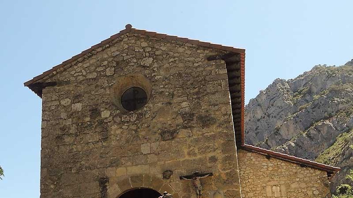 Antecuvia actuó en la campa de la ermita.-G. G.