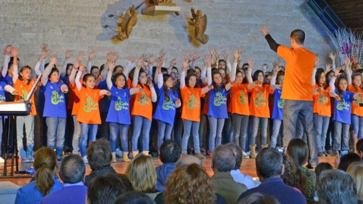 Los niños se han convertido en los grandes aliados de la agrupación con el programa 'El cole canta'-ECB