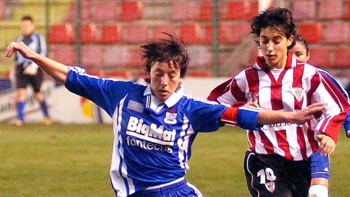 Sonia Vesga, durante un NSB-Athletic de 2004 en El Plantío.-TOÑO GALLEGO