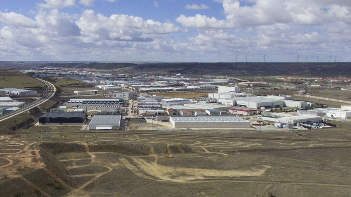 Vista aérea de parte del poligono industrial de Villalonquéjar.-ISRAEL L. MURILLO