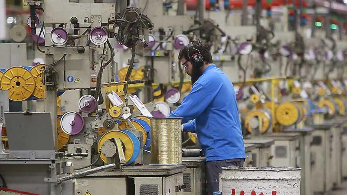 La industria manufacturera es la que más contratos suscribió en 2016 con 23.883 contratos de peón.-RAÚL G. OCHOA