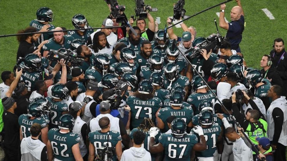 Los jugadores de Filadelfia Eagles celebran la conquista de la Super Bowl.-AFP / ANGELA WEISS