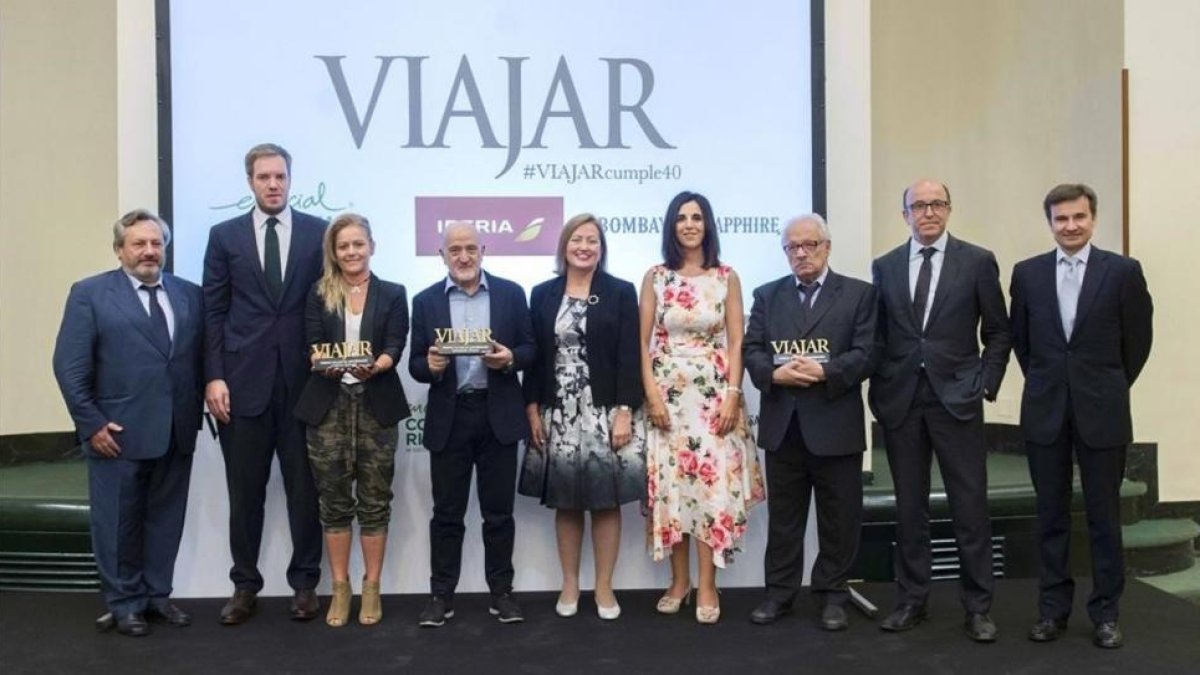 De izquierda a derecha, Mariano López, Antonio Asensio, Cristina Spínola, Sebastián Álvaro, Doris Osterlof, Esther Tapia, Javier Reverte, José María Bardají Cuso y Marco Sansavini.-PERIODICO
