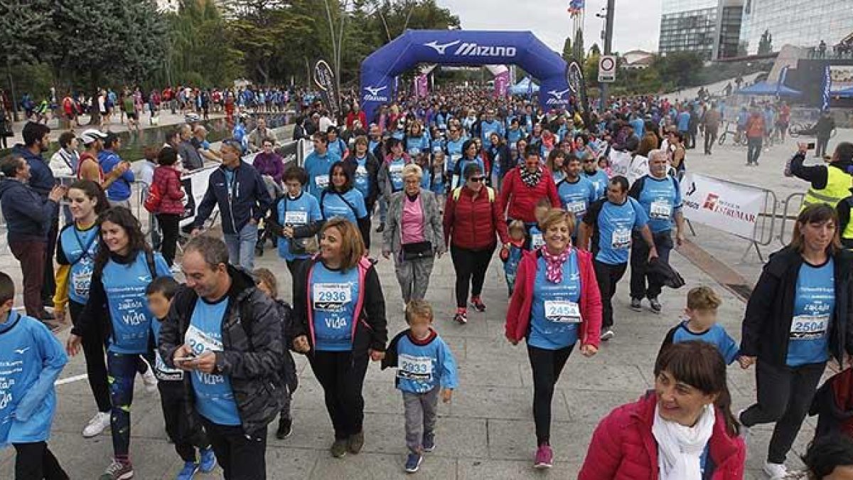 La marcha de 1.500 metros fue la que abrió la prueba y contó con un buen número de participantes.-SANTI OTERO