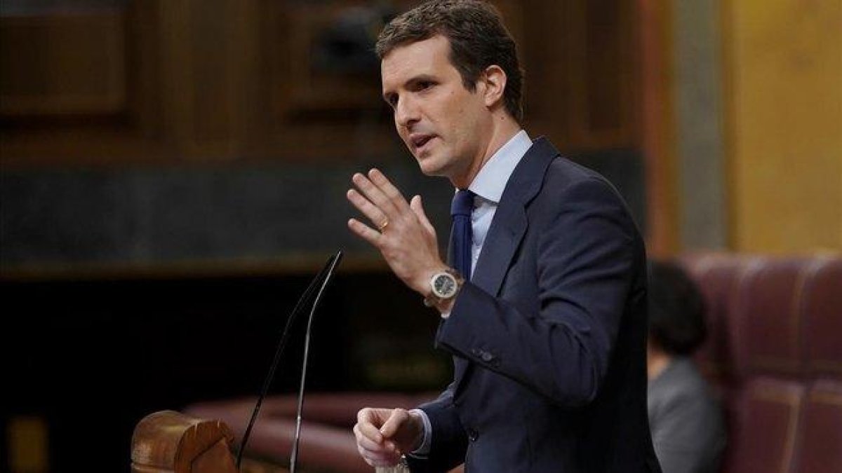 El líder del PP, Pablo Casado, en el Congreso.-JOSÉ LUIS ROCA
