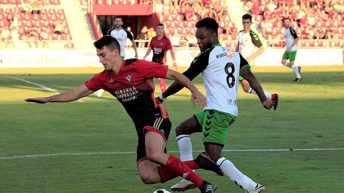 El pasado sábado burgaleses y cántabros firmaron tablas en Liga en Anduva (1-1)-Alfonso G. Mardones