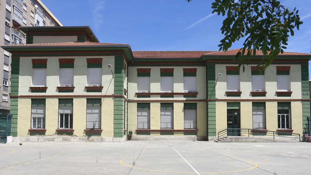Fachada del Colegio Público Vadillos. RAÚL OCHOA