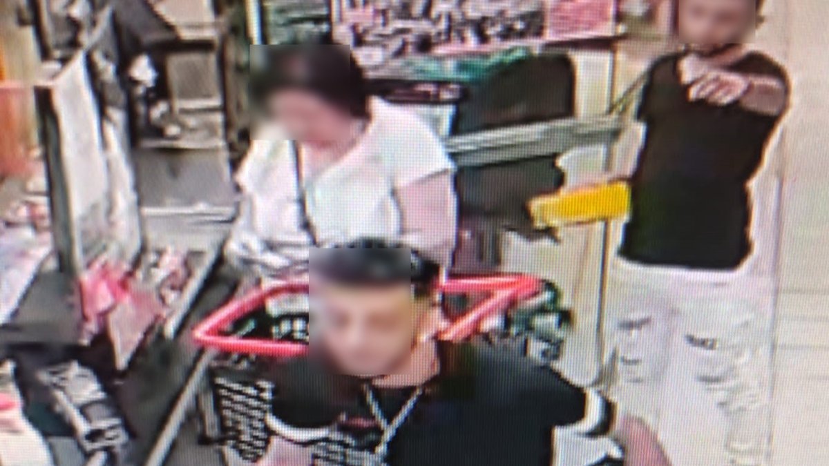 Fotograma de una cámara de seguridad en el que se ve a uno de los ladrones. POLICÍA NACIONAL