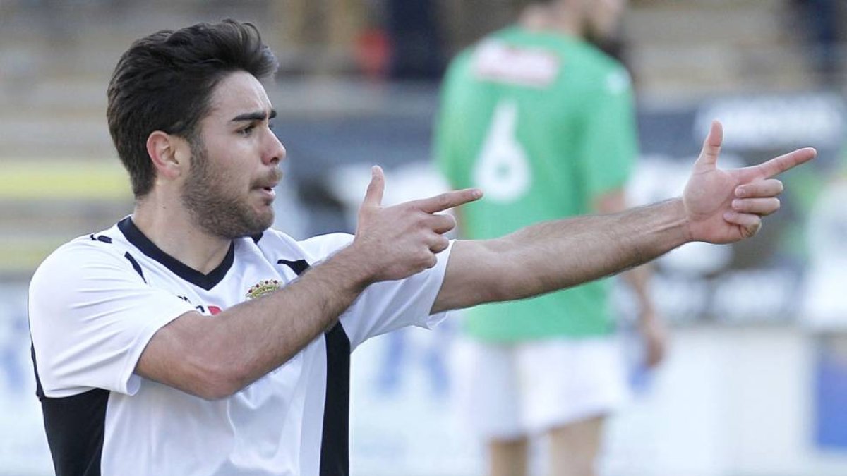 Abdón Prats celebra un gol con la camiseta del Burgos CF. SANTIOTERO-