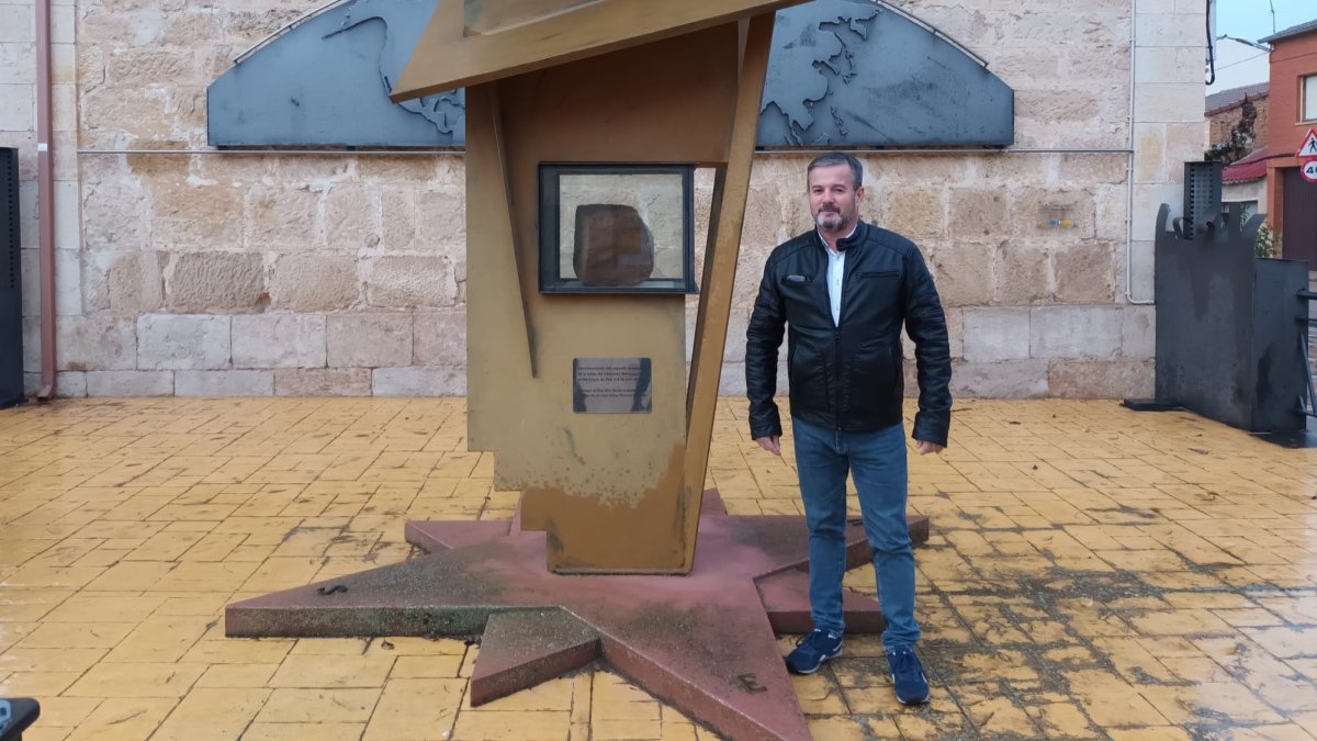 Silvio Pascual, alcalde de Berlangas de Roa, tiene 53 años