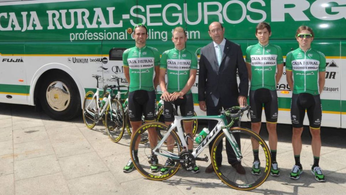 Agustín Colina deseó suerte a los integrantes del Caja Rural.-