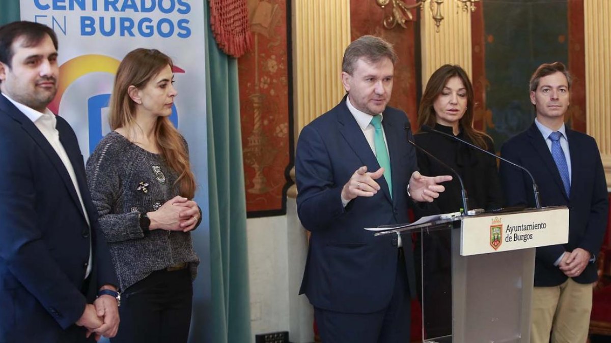 Concejales populares durante una rueda de prensa previa al estado de alarma. RAÚL G. OCHOA