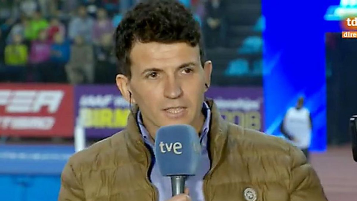 Juan Carlos Higuero en plena retransmisión de un evento atlético de TVE-ECB