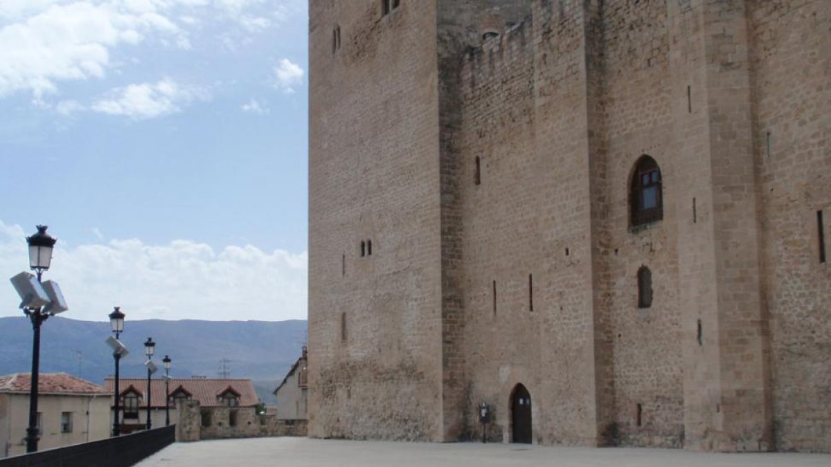 El Consistorio detalla que al gasto  de más de 5.000 luminarias de sus calles se suma la iluminación de sus monumentos.-ECB