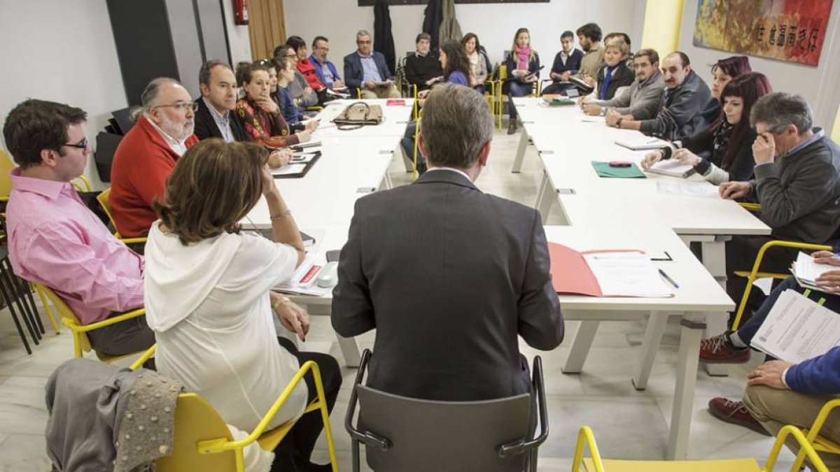 El alcalde presidió ayer, en el Cívico de San Juan, el Consejo Sectorial de Personas con Discapacidad.-SANTI OTERO